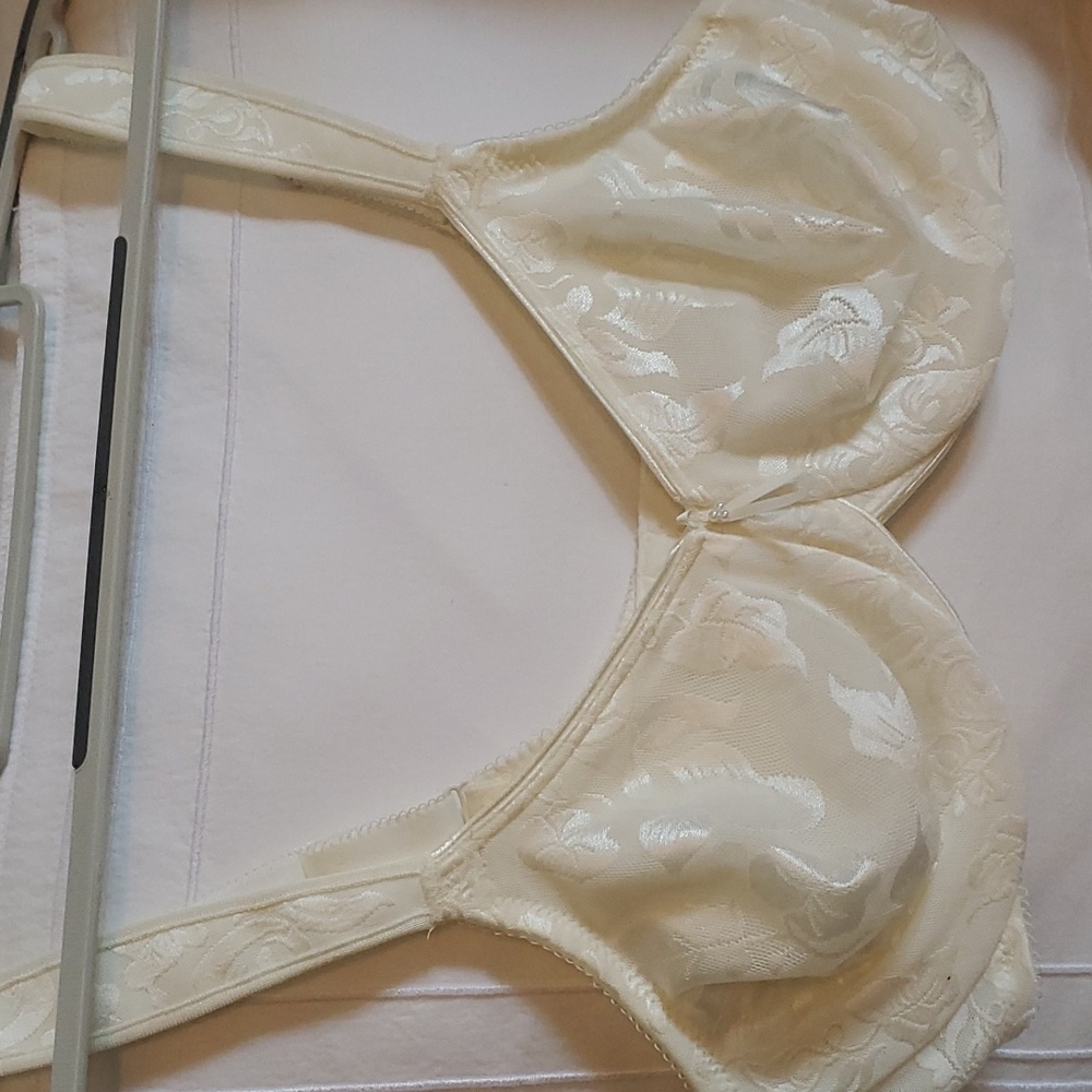 Wacoal Awareness Bra, 36D, Cream color